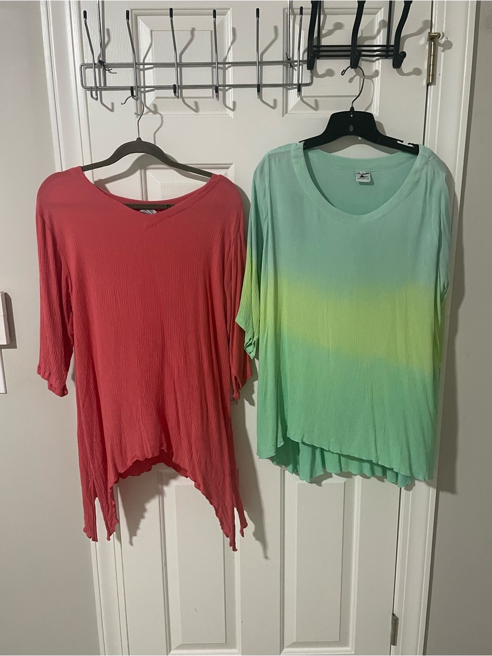 Women’s Relaxed V-Neck Top in Coral and green hombre xl crinkly crepe xl bundle